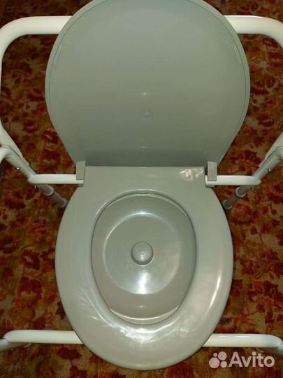 Кресло инвалидное с санитарным оснащением