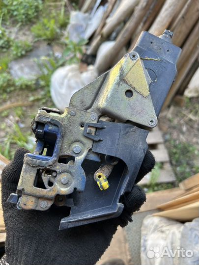 Замок двери задней митсубиси каризма