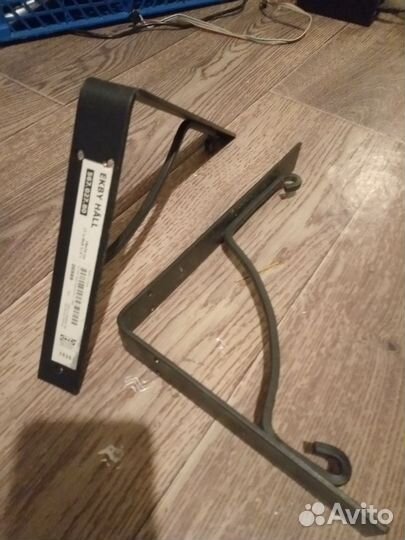 Кронштейн для полок