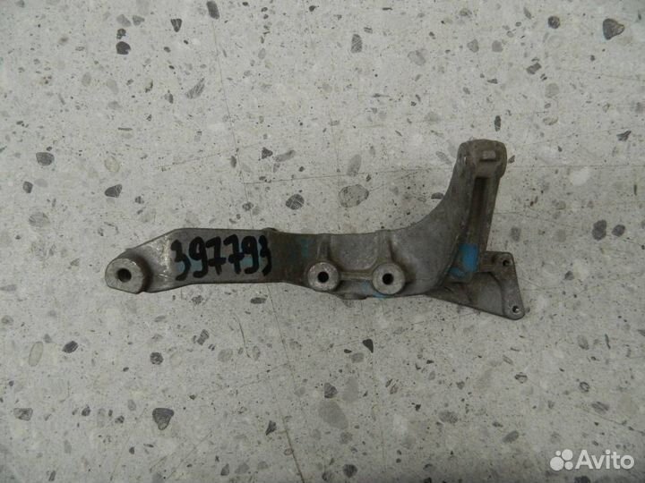 Кронштейн сопут. товар Mercedes-Benz C-Class W204