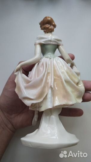 Статуэтка фарфор