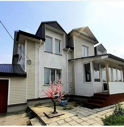 Коттедж 238 м² на участке 15 сот.
