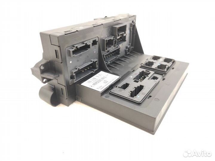 Блок предохранителей под капот Mercedes-Benz