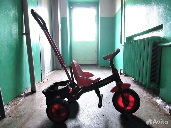 Трёхколёсный велосипед с ручкой