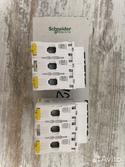 Выключатель Schneider Electric A9F95370