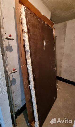 Дверь входная деревянная б/у
