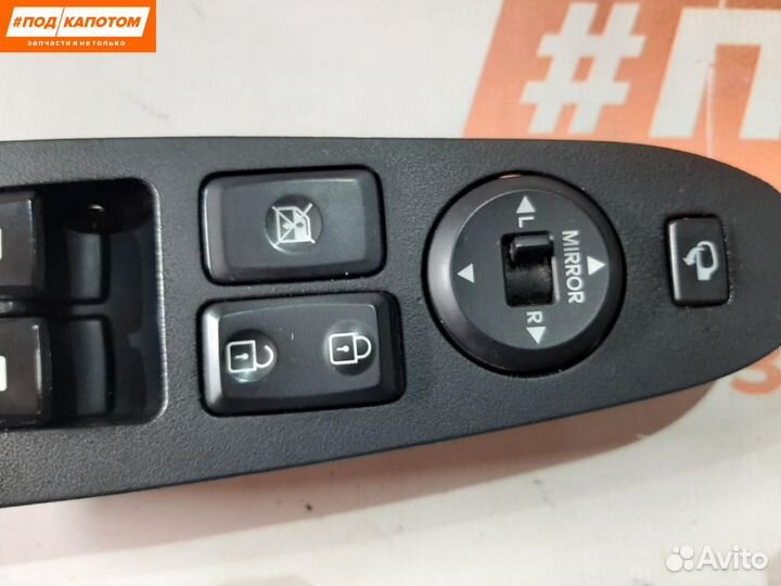 Блок управления стеклоподъемниками передней правой