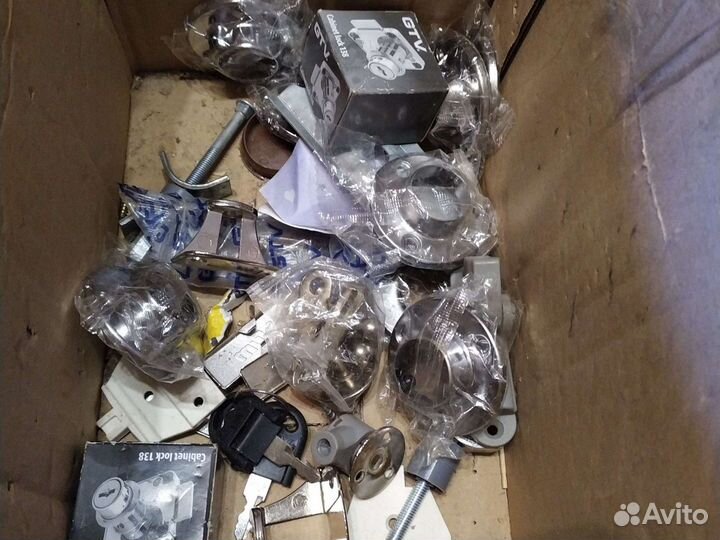 Мебельная фурнитура. Газ лифты, ручки, пильные дис