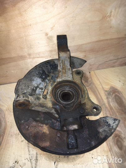 Поворотный кулак левый джили емгранд