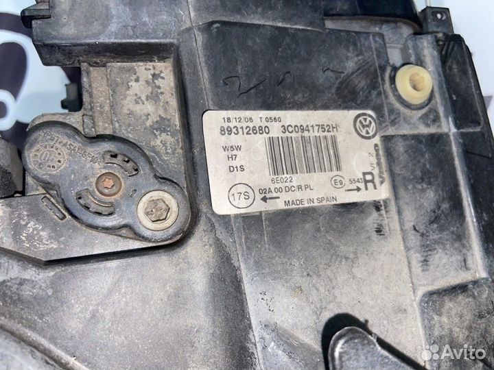 Фара ксеноновая правая