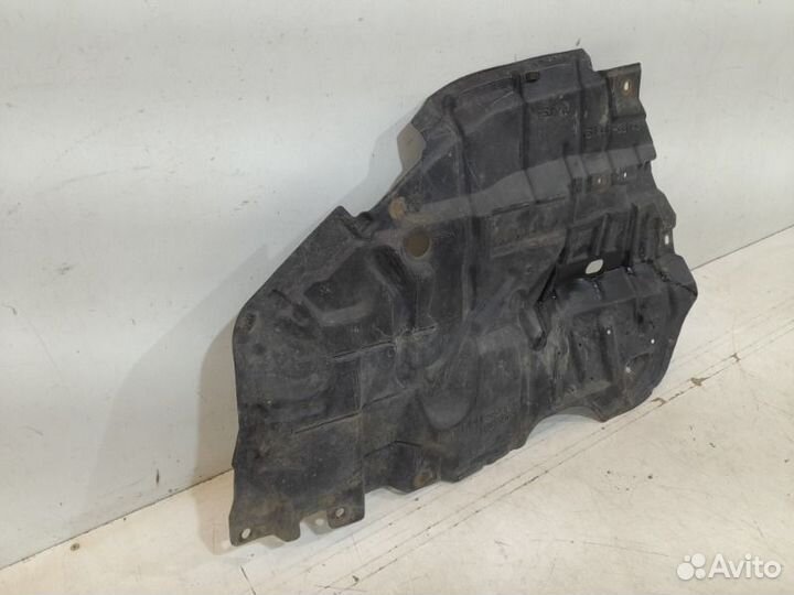 Защита бампера передняя правая Toyota Camry 50