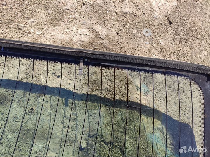 Стекло заднее Peugeot 406