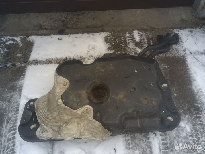 Бензобак на Логан 2