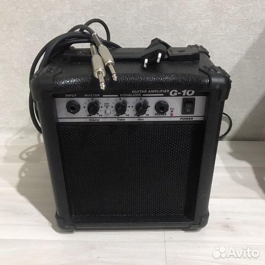 Гитарный комбоусилитель “Belcat G-10” + провод