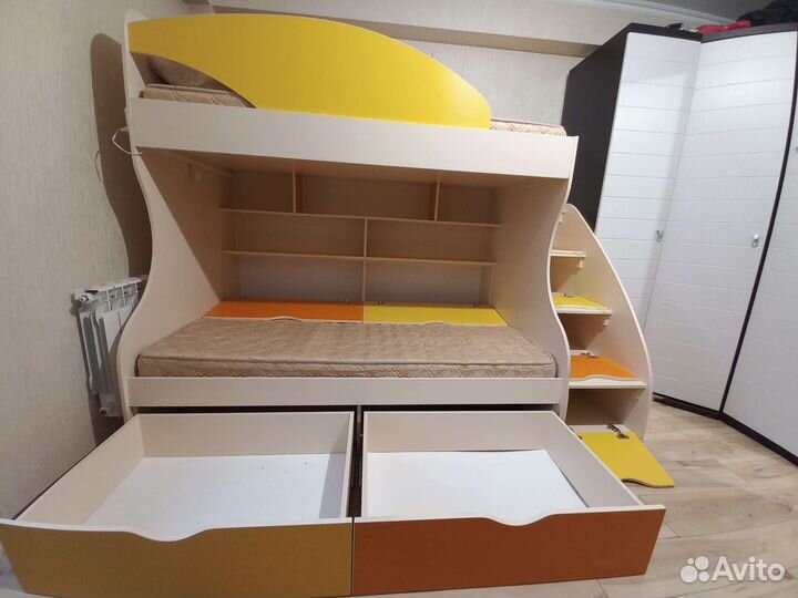 Кровать двухъярусная бу 2 спальных места