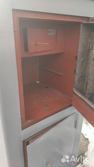 Сейф Советского производства с ключами