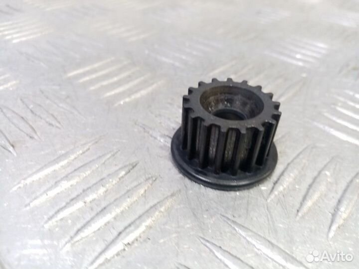 Б/У Шестерня балансирного вала#001