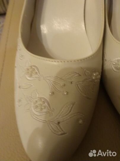 Туфли белые