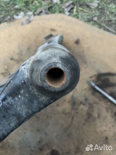 Рычаг правый mitsubishi colt z30