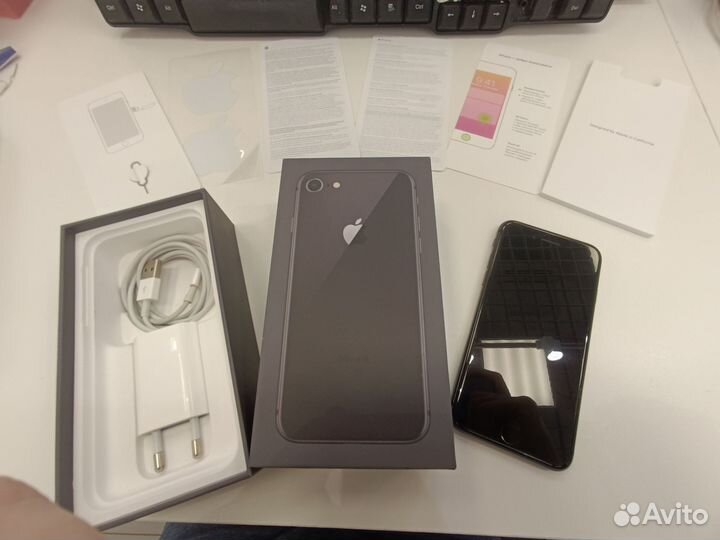 iPhone 8, 64 ГБ