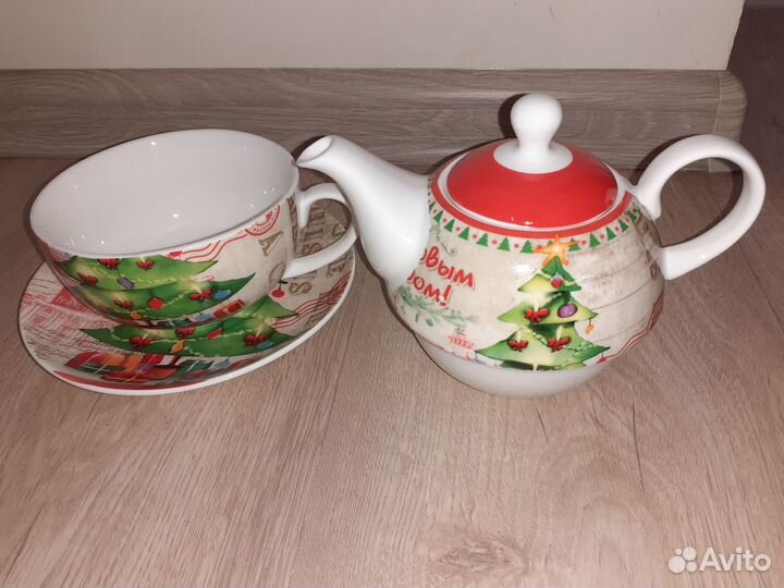 Чайник и чашки