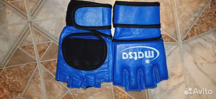 Спортивные перчатки