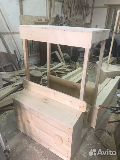 Деревянная машинка для детской площадки