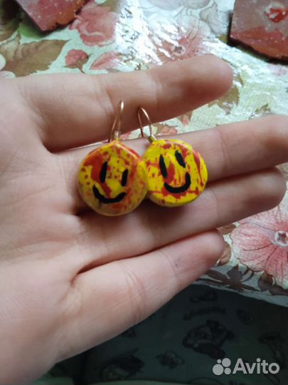 Серьги смайлы и брелок