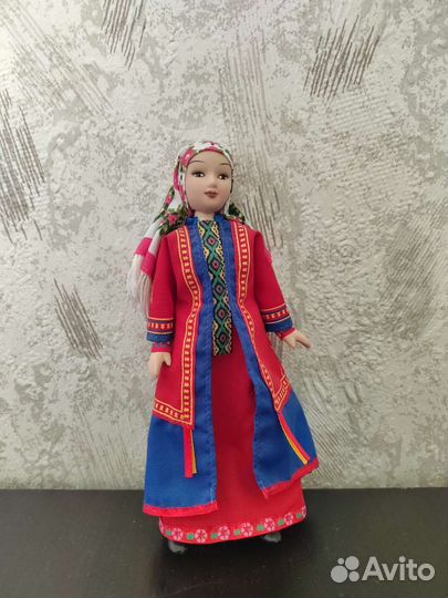 Кукла фарфоровая