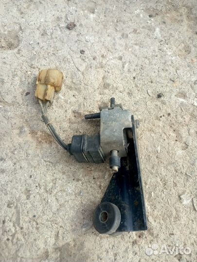 Клапан вакуумный Mitsubishi Pajero V46 4M40 1996