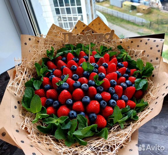 Букет клубничный с голубикой и мятой арт. 3504 в Х