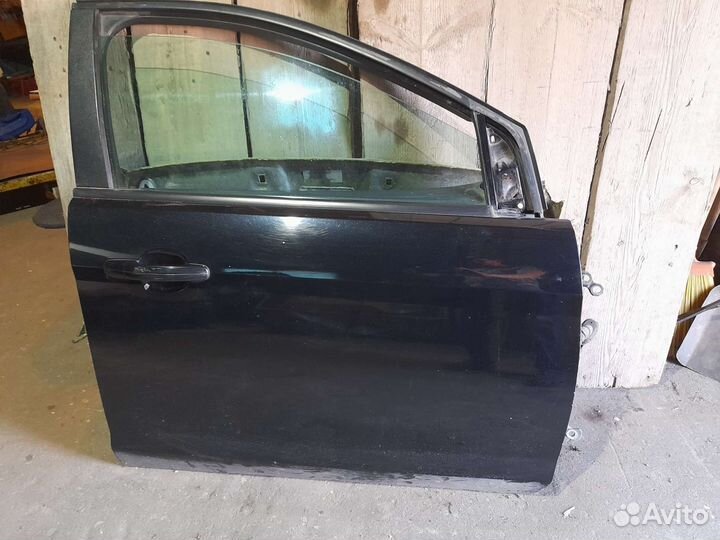 Форд Фокус 2+дверь перед правая в сборе