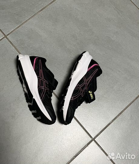 Кроссовки для девочки asics