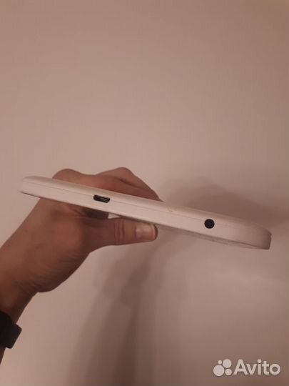 Планшет Samsung Galaxy Tab 3 Lite 7.0 SM-T110 8Gb