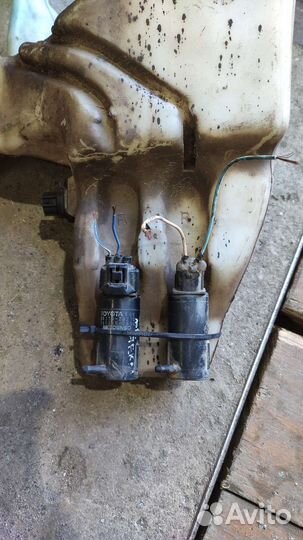 Бачек омывателя лобового стекла Mitsubishi carisma