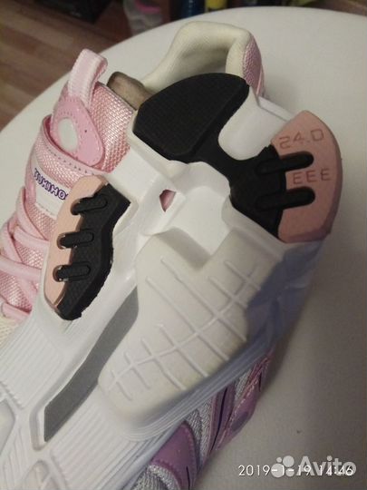 Новые кроссовки, 24 размер