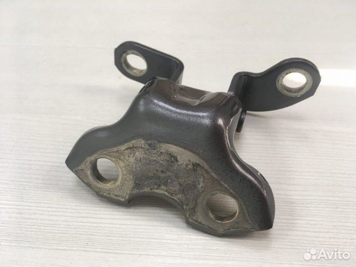 Петля двери верхняя правая Toyota Rav4 CA40