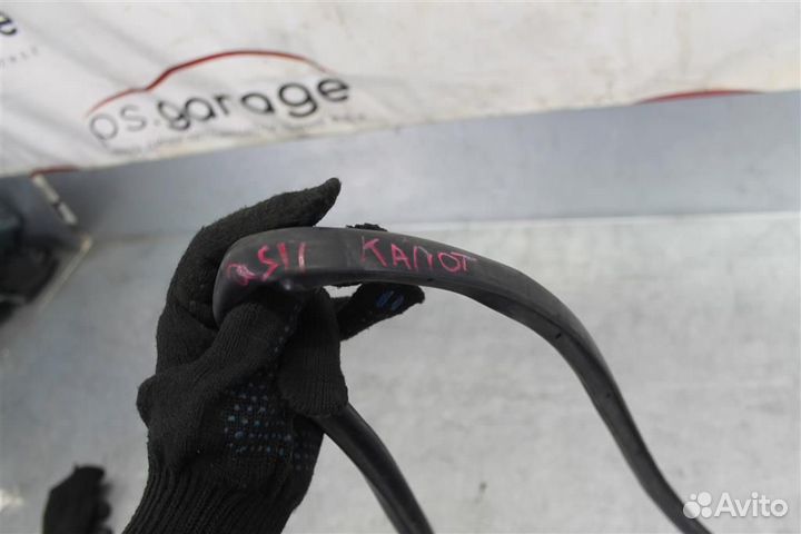 Уплотнитель капота Nissan Qashqai J11