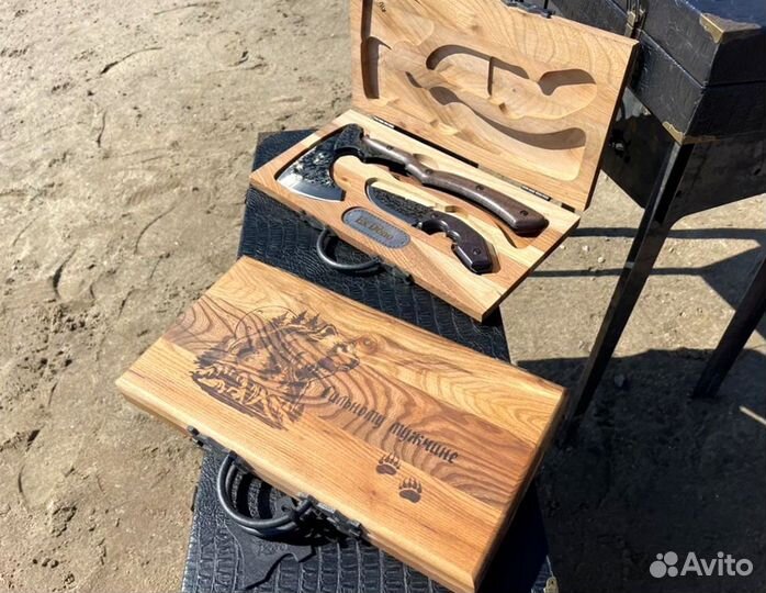 Топор и нож в кейсе из массива дерева карагач