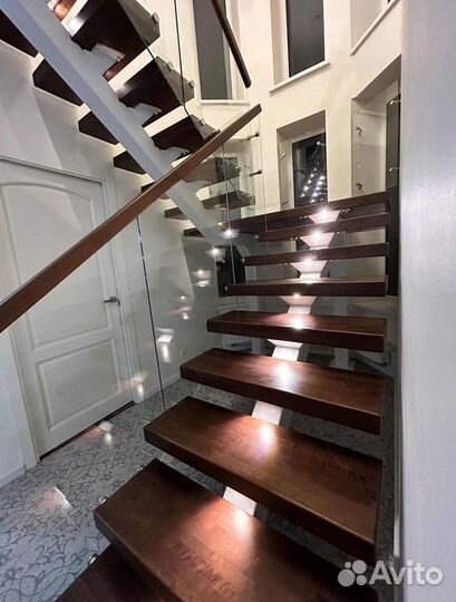 Лестница на второй этаж под ключ