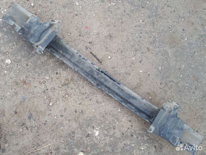 Усилитель переднего бампера фольксваген гольф 4