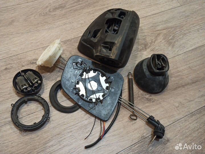 Зеркальный элемент Рено логан