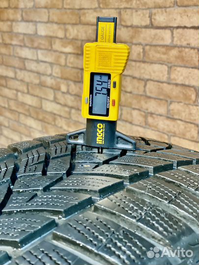 Goodyear UltraGrip Performance Gen-1 245/45 R20