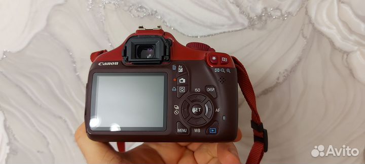 Зеркальный фотоаппарат Canon EOS 1100D с 18-55