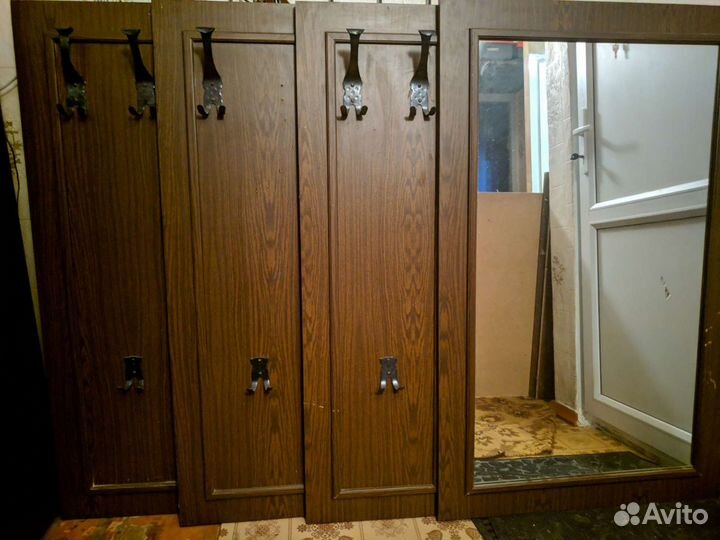 Вешалка для одежды настенная