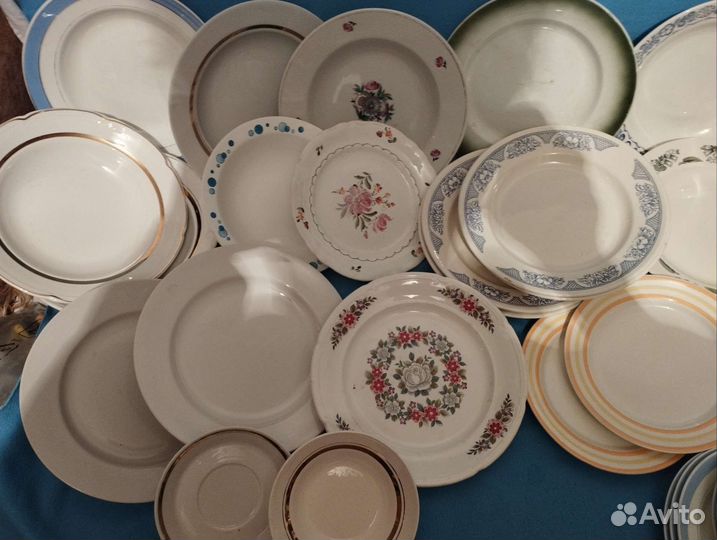 Тарелки и блюдца