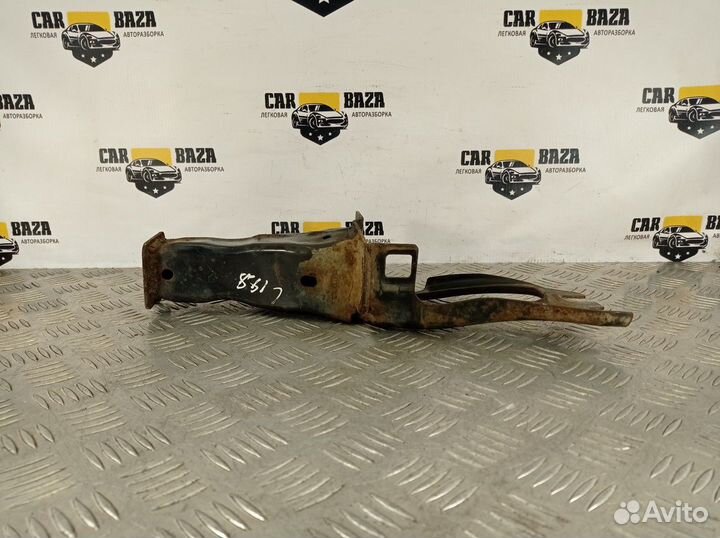 Кронштейн усилителя переднего бампера правый R