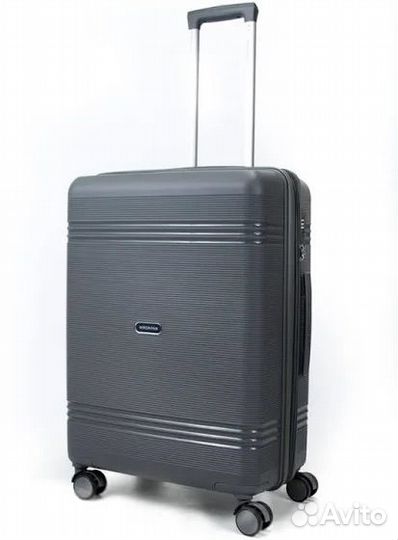 Чемодан с вещами