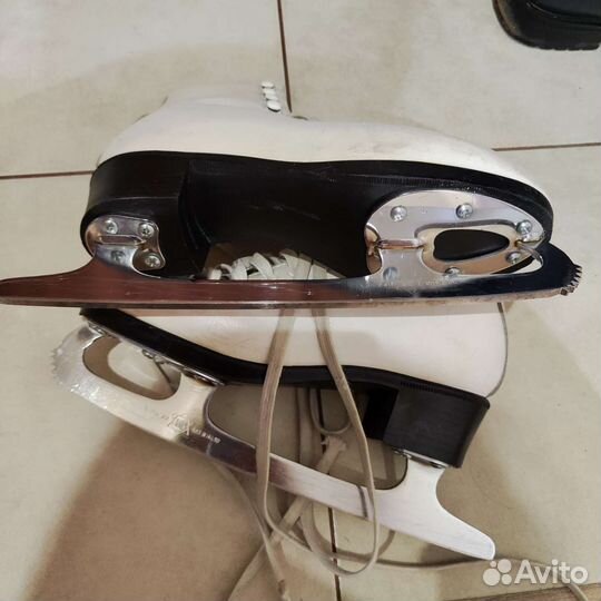 Коньки фигурные профессиональные Risport Star