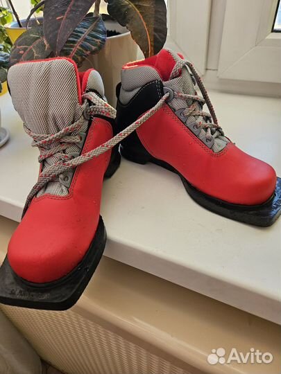 Лыжные ботинки р. 31,состояние идеальное